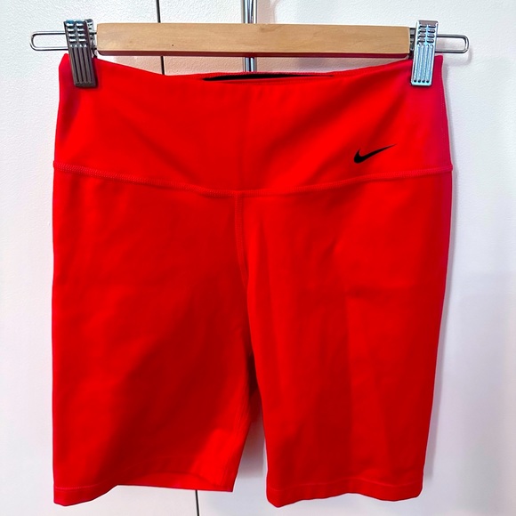 Nike Dri-Fit Women’s Mid-Rise Bike Short - Picture 1 of 3